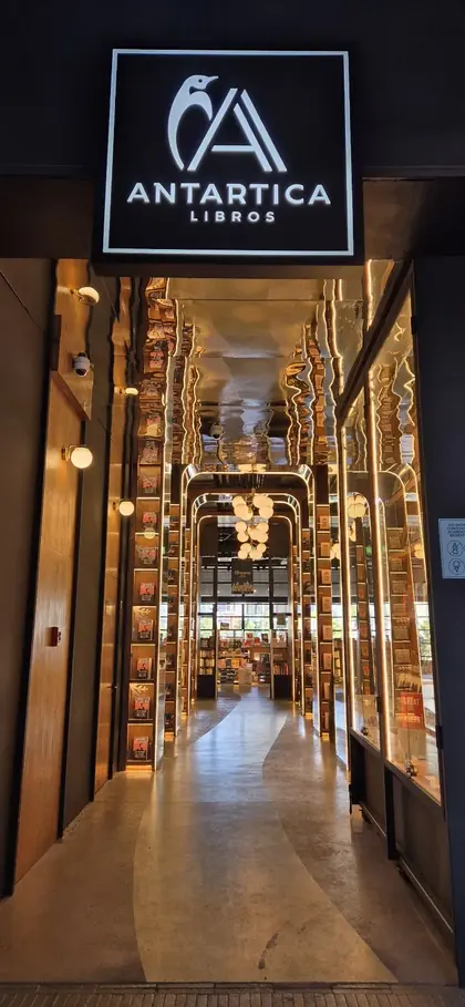 Librería Antártica MUT